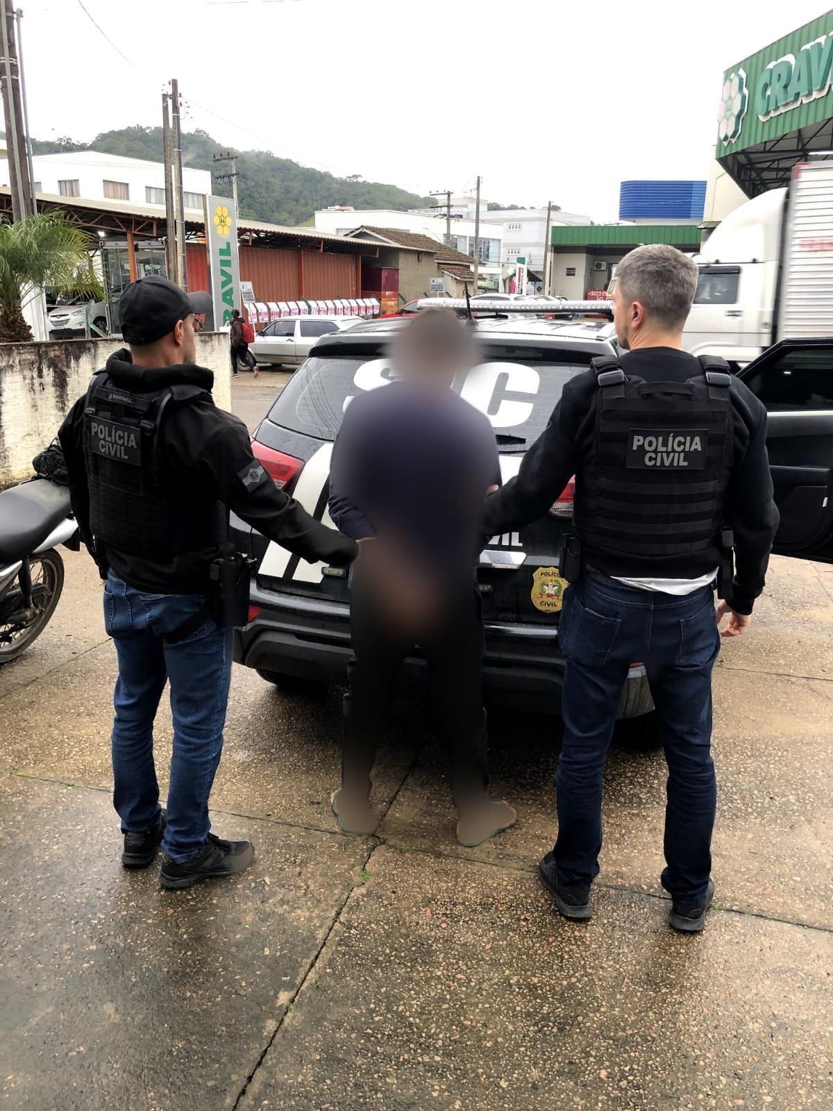 Polícia Civil cumpre mandados de busca e apreensão e realiza a prisão de suspeito de diversos furtos