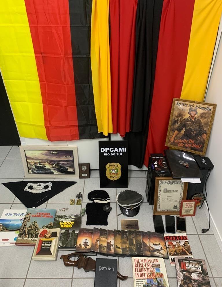 Polícia Civil de Rio do Sul cumpre mandados de busca a apreensão relacionados com crimes de neonazismo e pedofilia