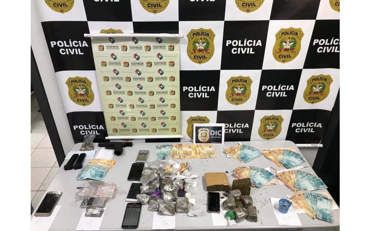 Polícia Civil e Polícia Militar deflagram operação integração contra organização criminosa voltada ao comércio de drogas no Alto Vale