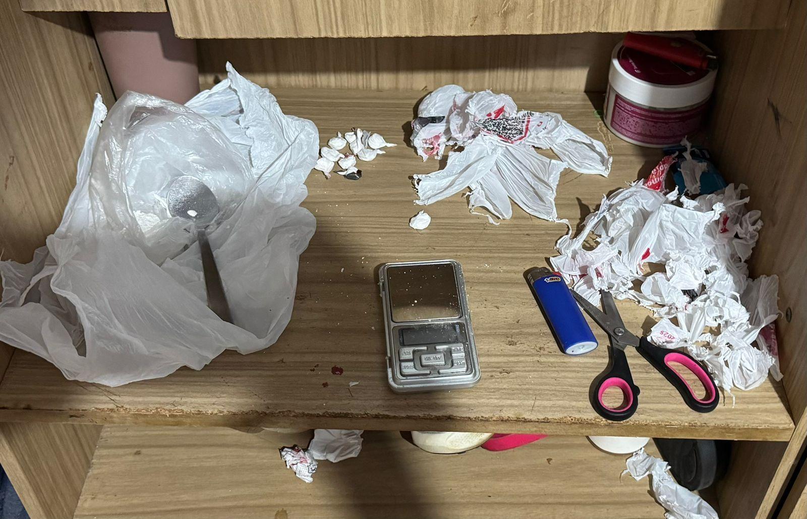 Polícia Civil prende dois homens por tráfico de drogas