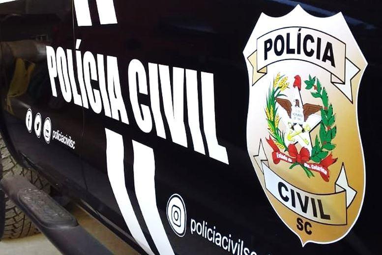 Polícia Civil prende três homens comercializando drogas em frente à igreja matriz de Ituporanga 