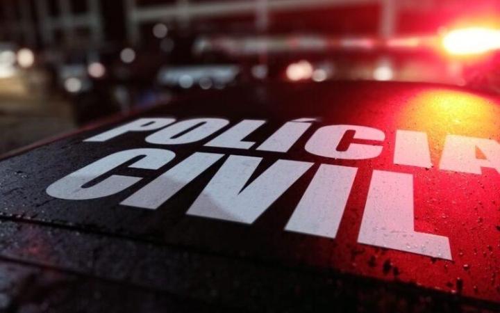 Polícia Civil recupera smartphone furtado e prende em flagrante três pessoas por tráfico de drogas