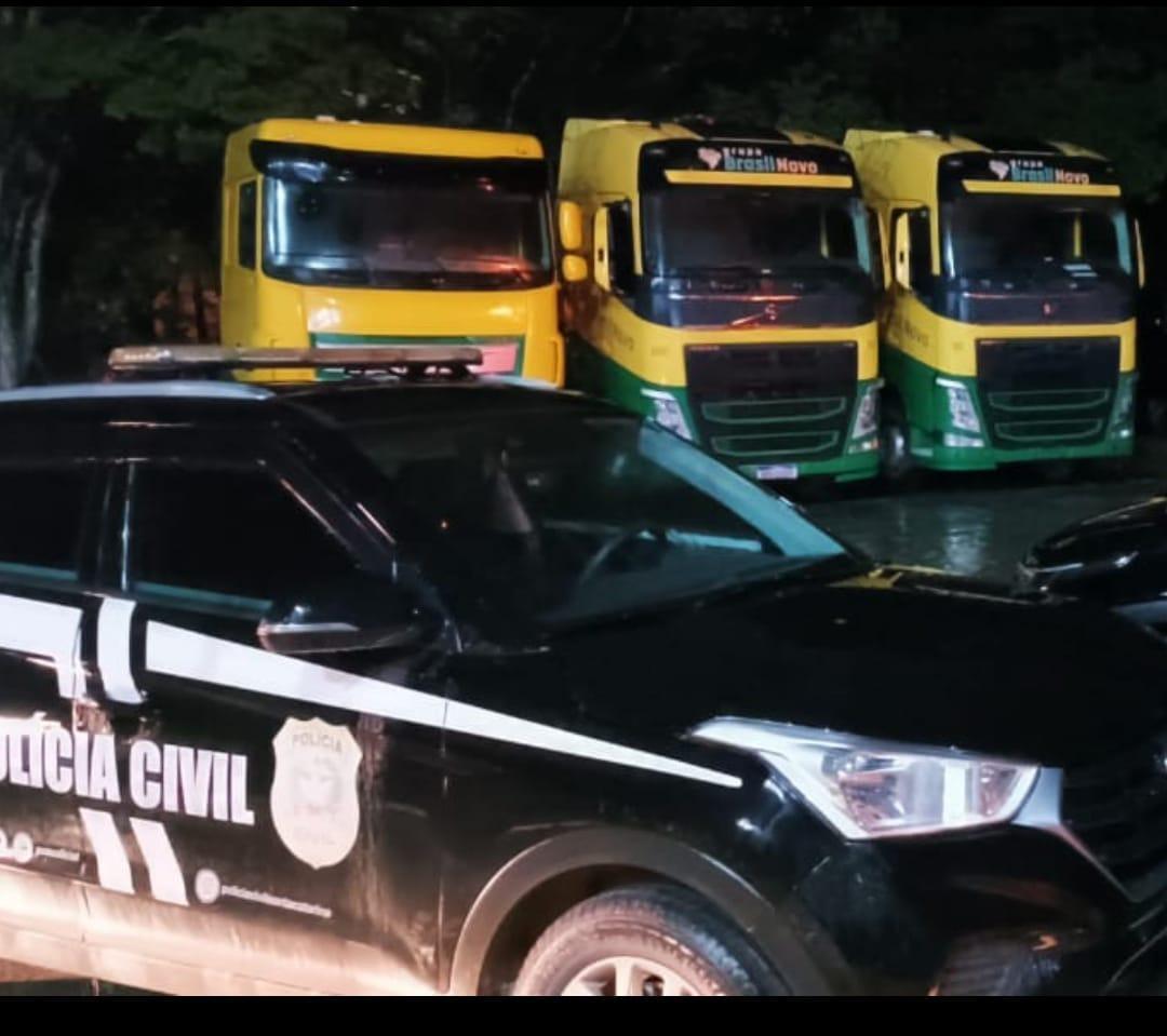 Polícia Civil recupera três caminhões furtados escondidos em galpão na cidade de Leoberto Leal
