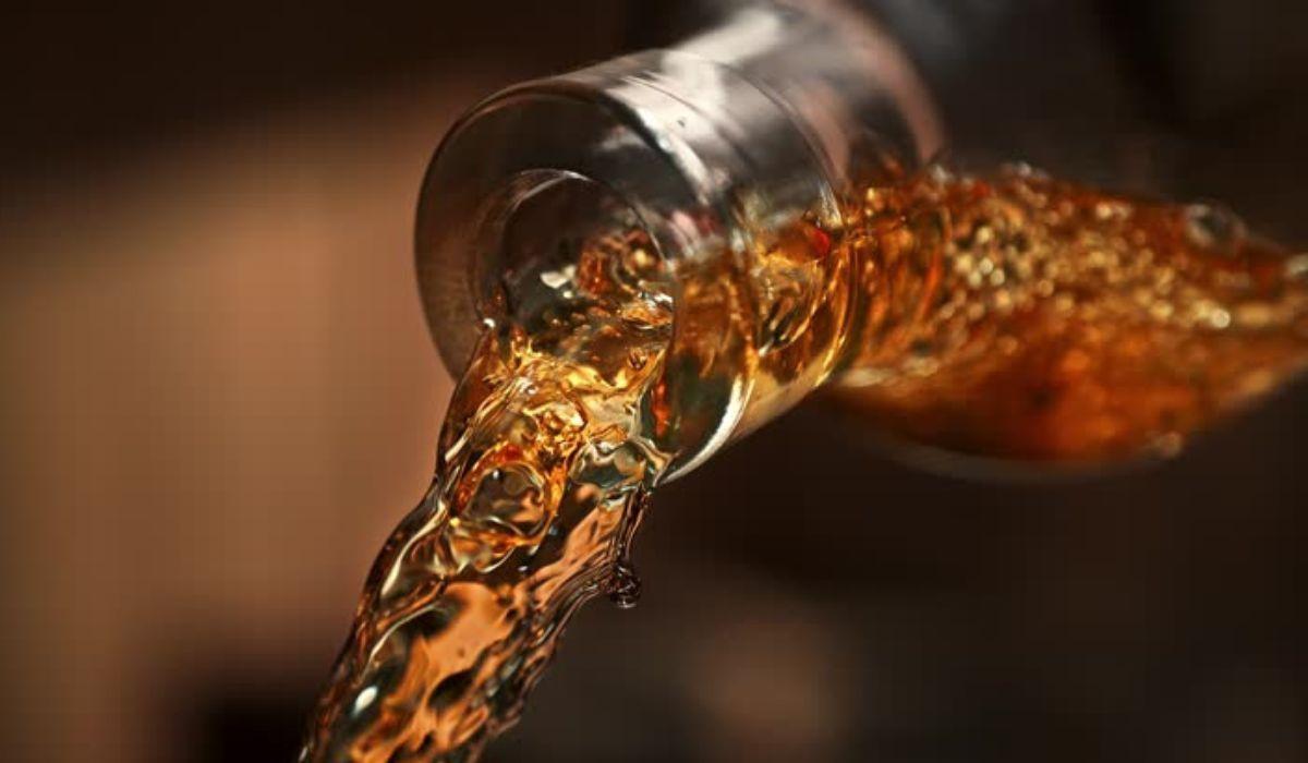 Polícia Federal investiga mortes e internações por bebidas adulteradas com metanol
