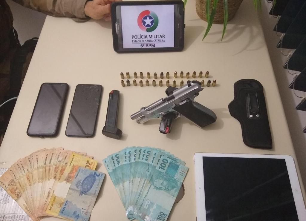 PM de Alfredo Wagner prende dois por porte ilegal de arma de fogo