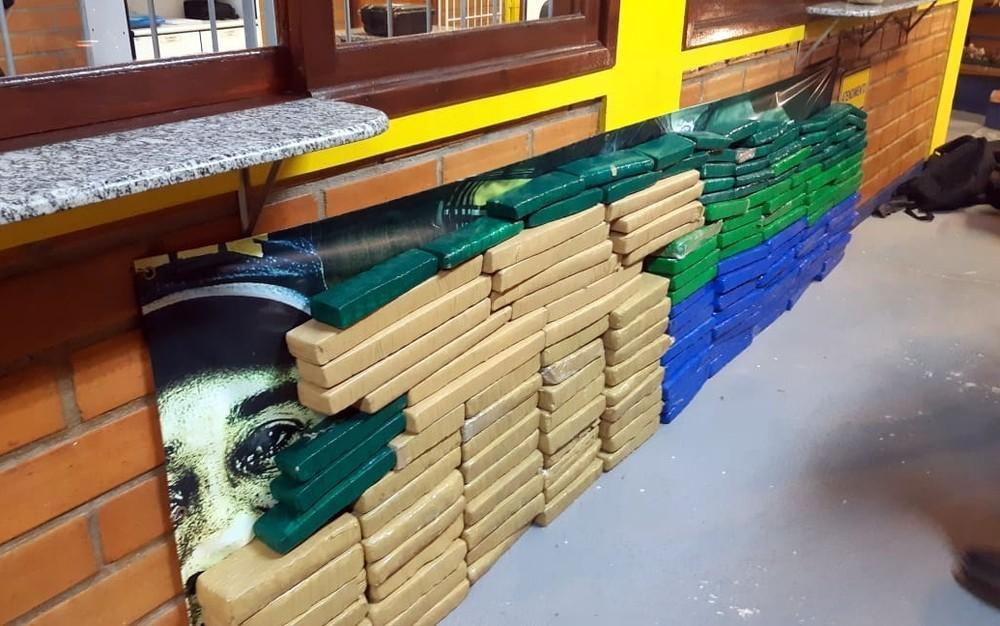 Polícia prende 3 suspeitos e apreende carga de maconha na BR-282 em Rancho Queimado