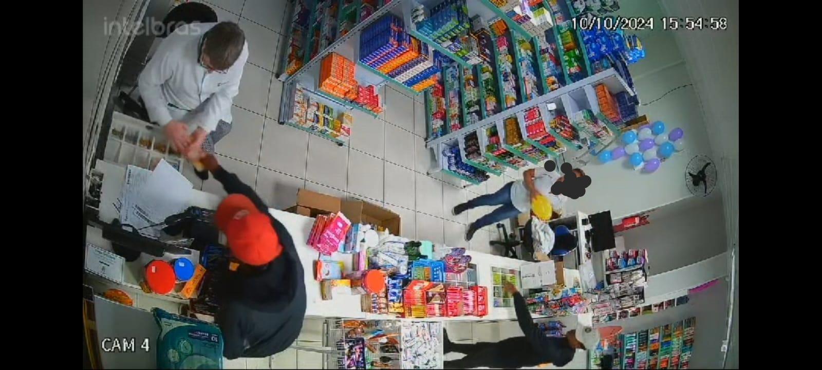 Polícia prende dois homens após roubo em farmácia de Ituporanga