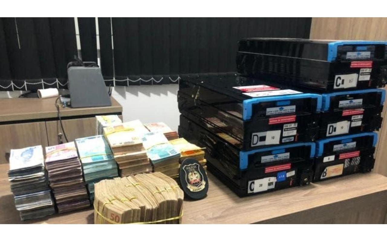 Polícia recupera R$ 208 mil e cinco caixas com dinheiro levado de assalto em Apiúna