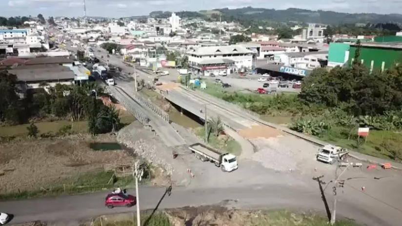 Ponte interditada na BR-470 no Alto Vale será demolida e outra maior será construída