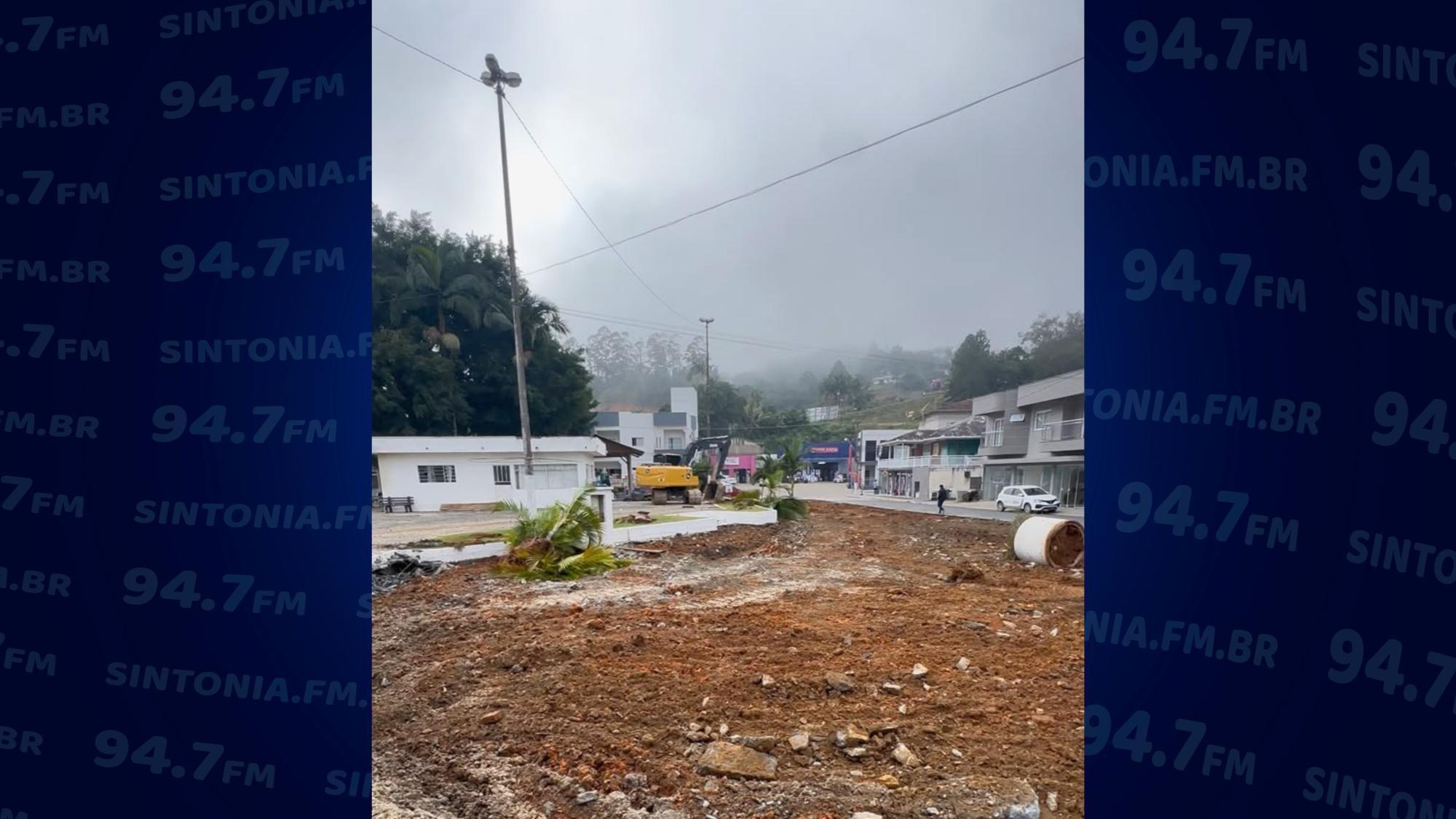Praça central de Aurora começa a ser revitalizada com projeto de R$ 1,15 milhão
