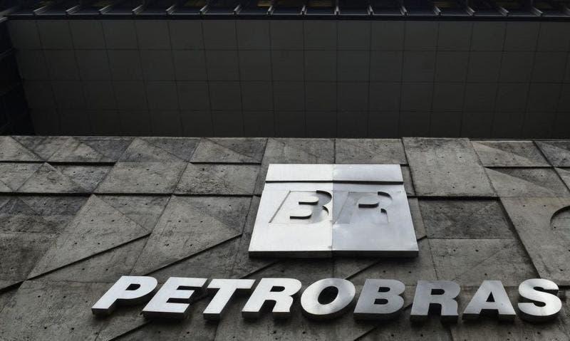 Preço da gasolina cai 9,5%, e do diesel, 6,5%, nas refinarias 