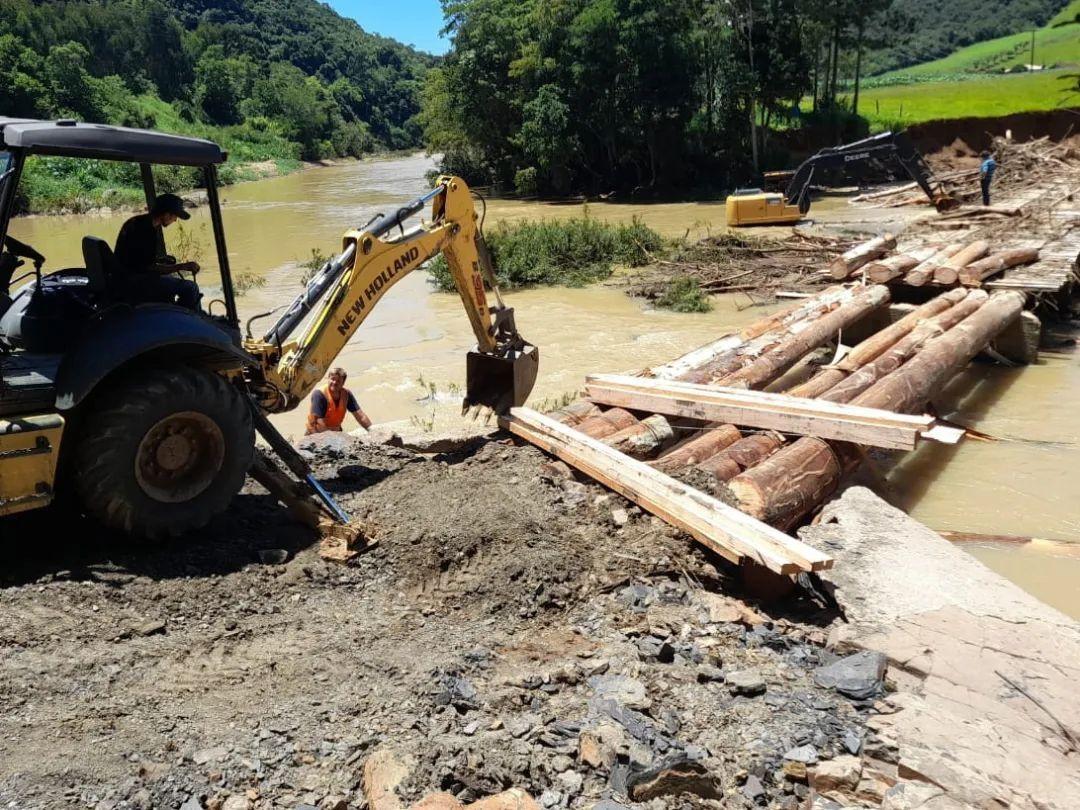 Prefeito de Alfredo Wagner busca junto ao governo do estado recursos para reconstruir o município após as chuvas