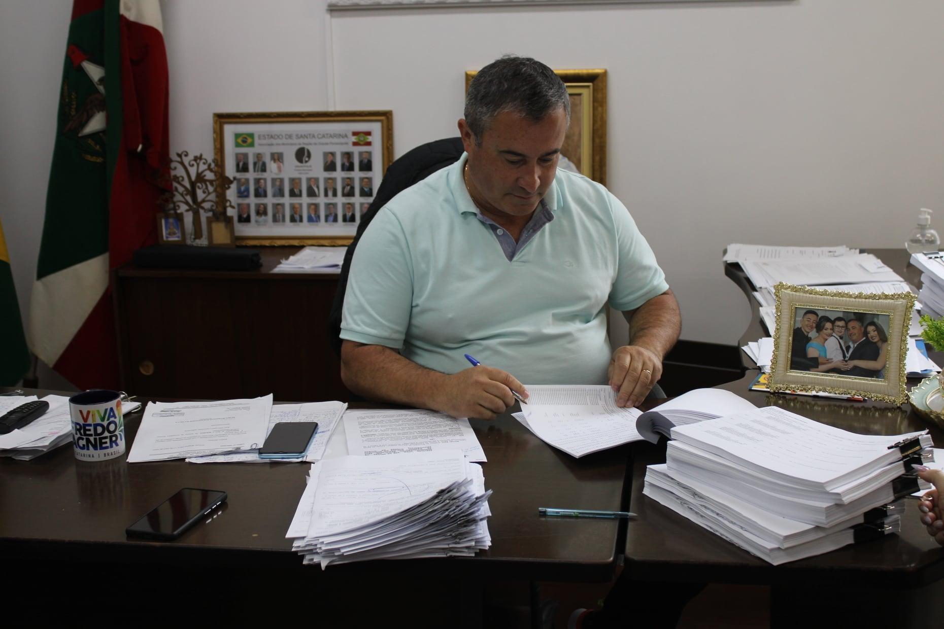 Prefeito de Alfredo Wagner vai à Santo Amaro buscar modelo de administração para hospital da cidade