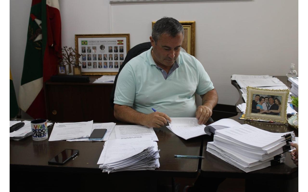 Prefeito de Alfredo Wagner vai à Santo Amaro buscar modelo de administração para hospital da cidade