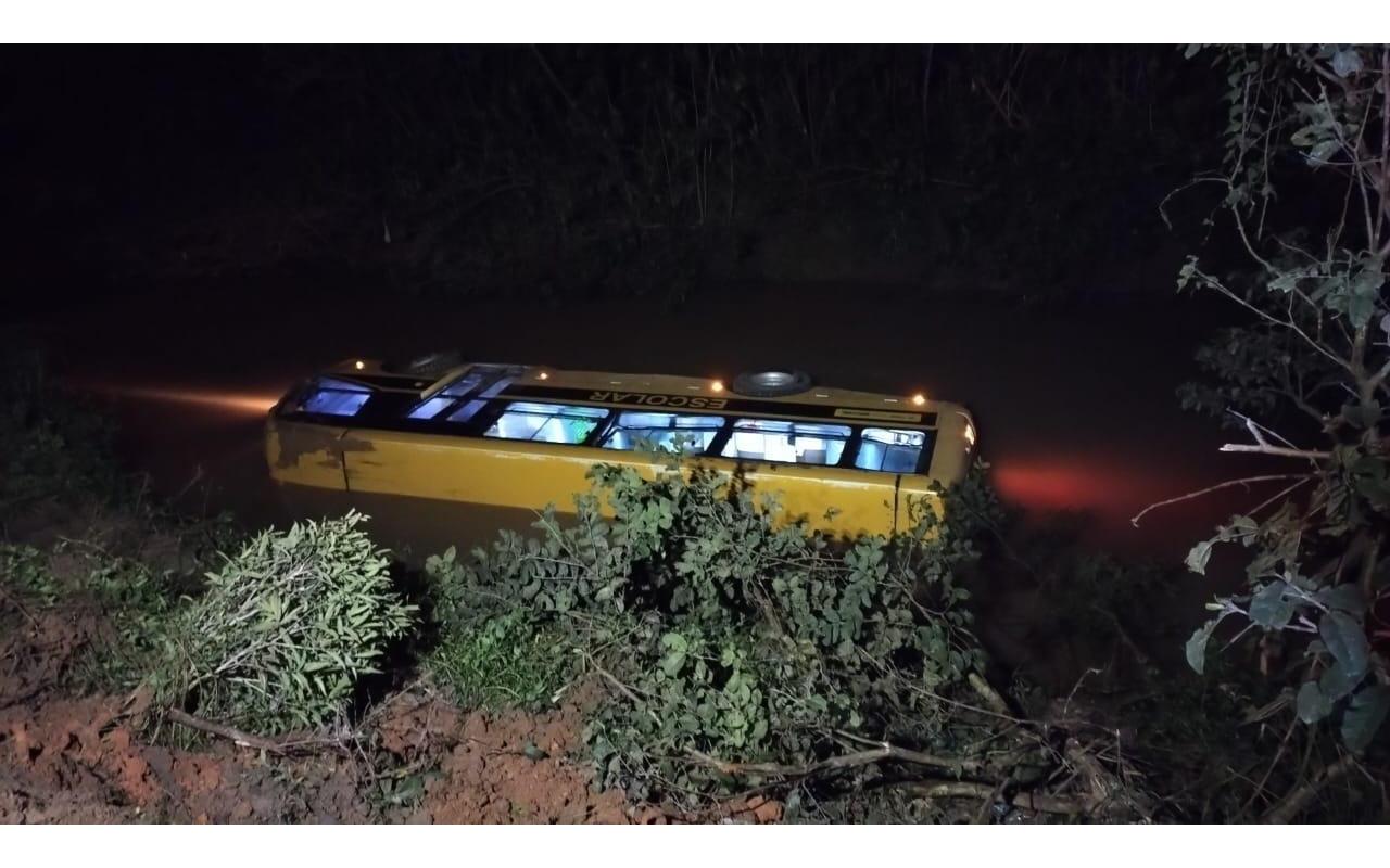 Prefeito de Aurora anuncia medidas contra motorista alcoolizado após acidente com micro-ônibus escolar