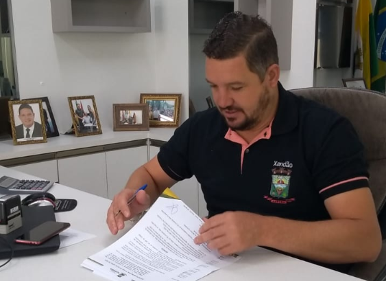 Prefeito de Aurora chama governador de irresponsável ao jogar decisão de retorno das aulas presenciais para prefeitos