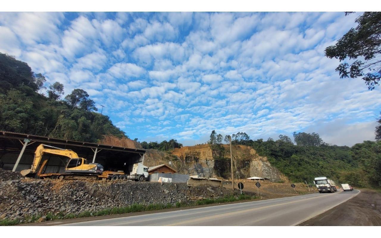Prefeito de Aurora esclarece situação da pedreira e anuncia investimentos para retomada da produção