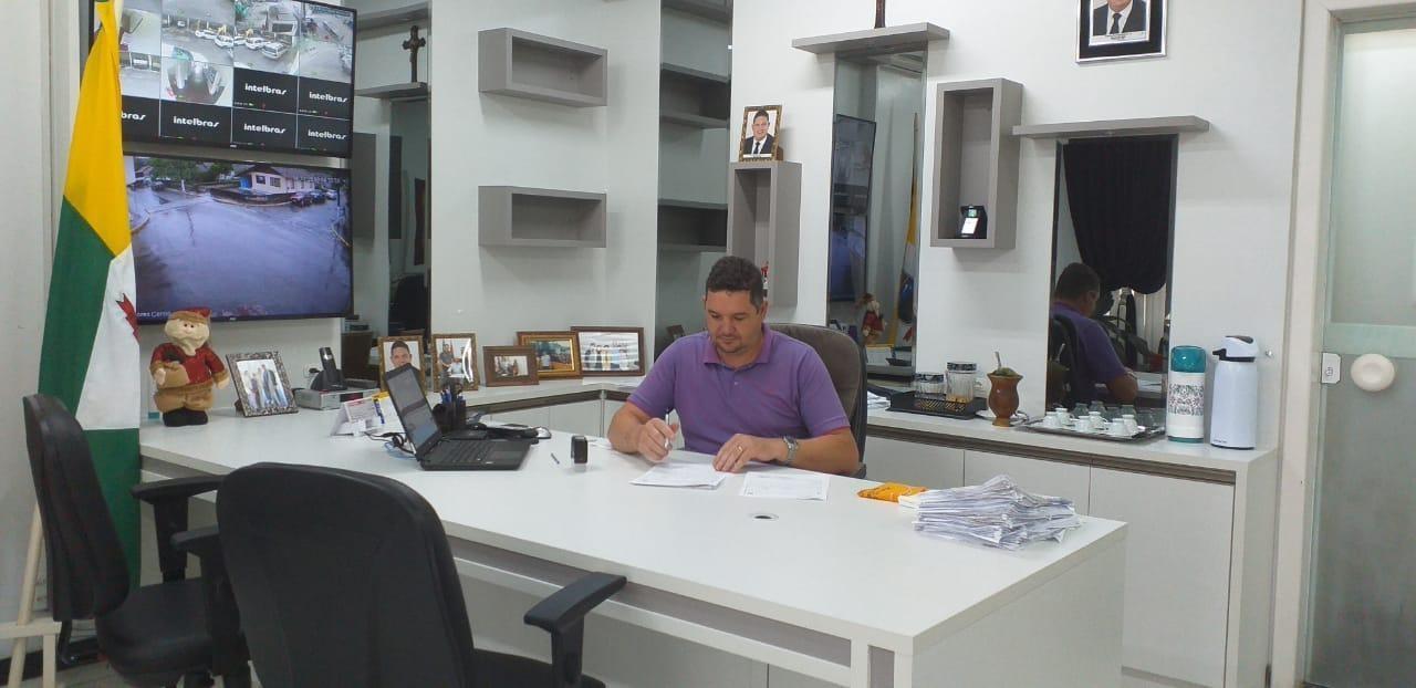 Prefeito de Aurora trabalha para o fechamento das contas do exercício de 2019