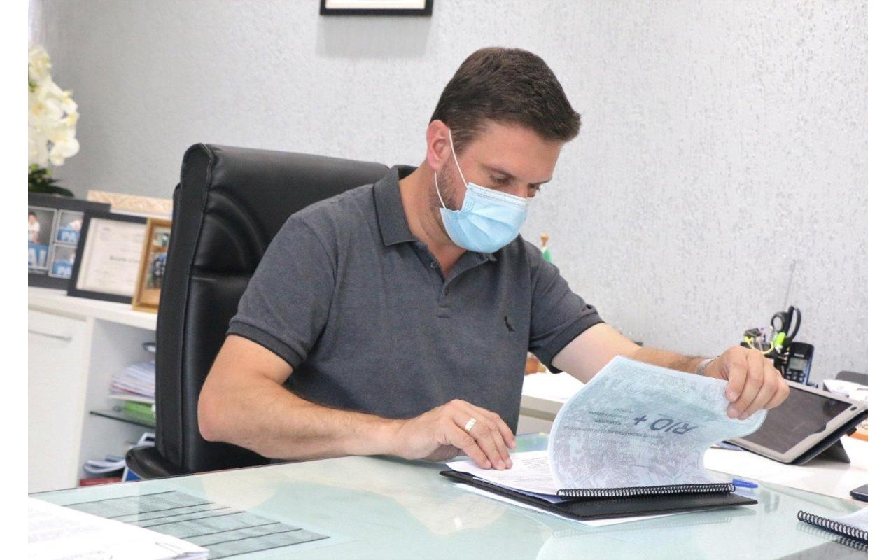 Prefeito de Rio do Sul antecipa compra de material para vacinação contra COVID