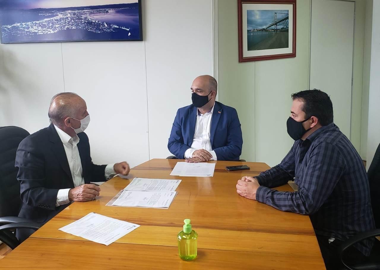 Prefeito Gervásio Maciel convida governador Moisés para estar em Ituporanga no aniversário do município