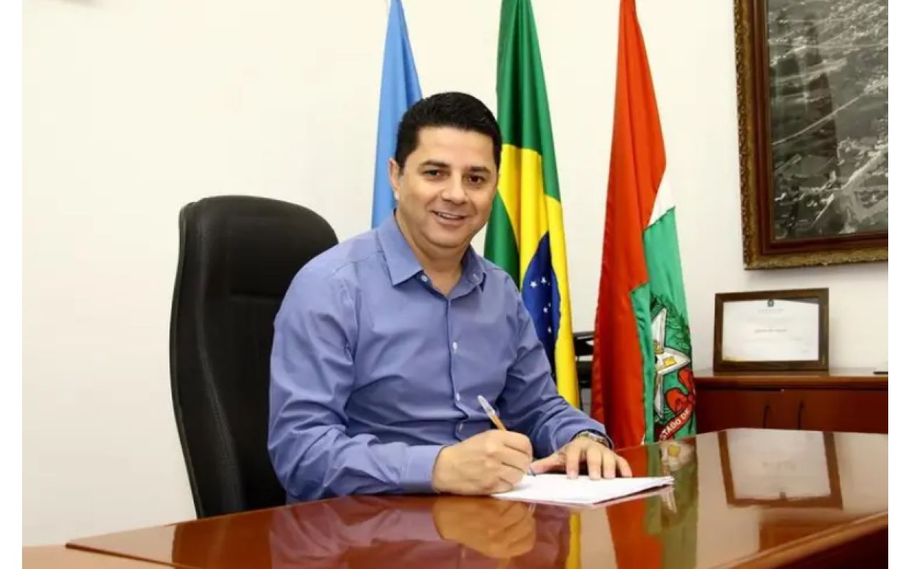 Prefeito renuncia ao cargo horas antes de votação sobre impeachment em Santa Catarina 