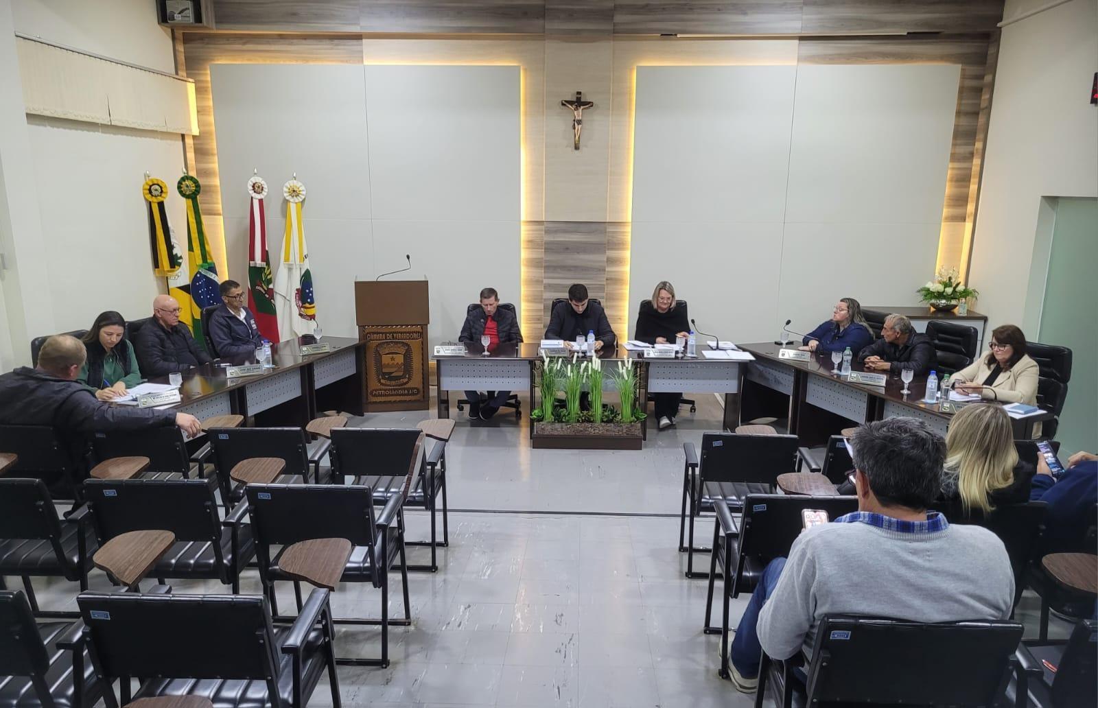 Prefeito, vice e secretários municipais de Petrolândia participam de sessão na Câmara de Vereadores