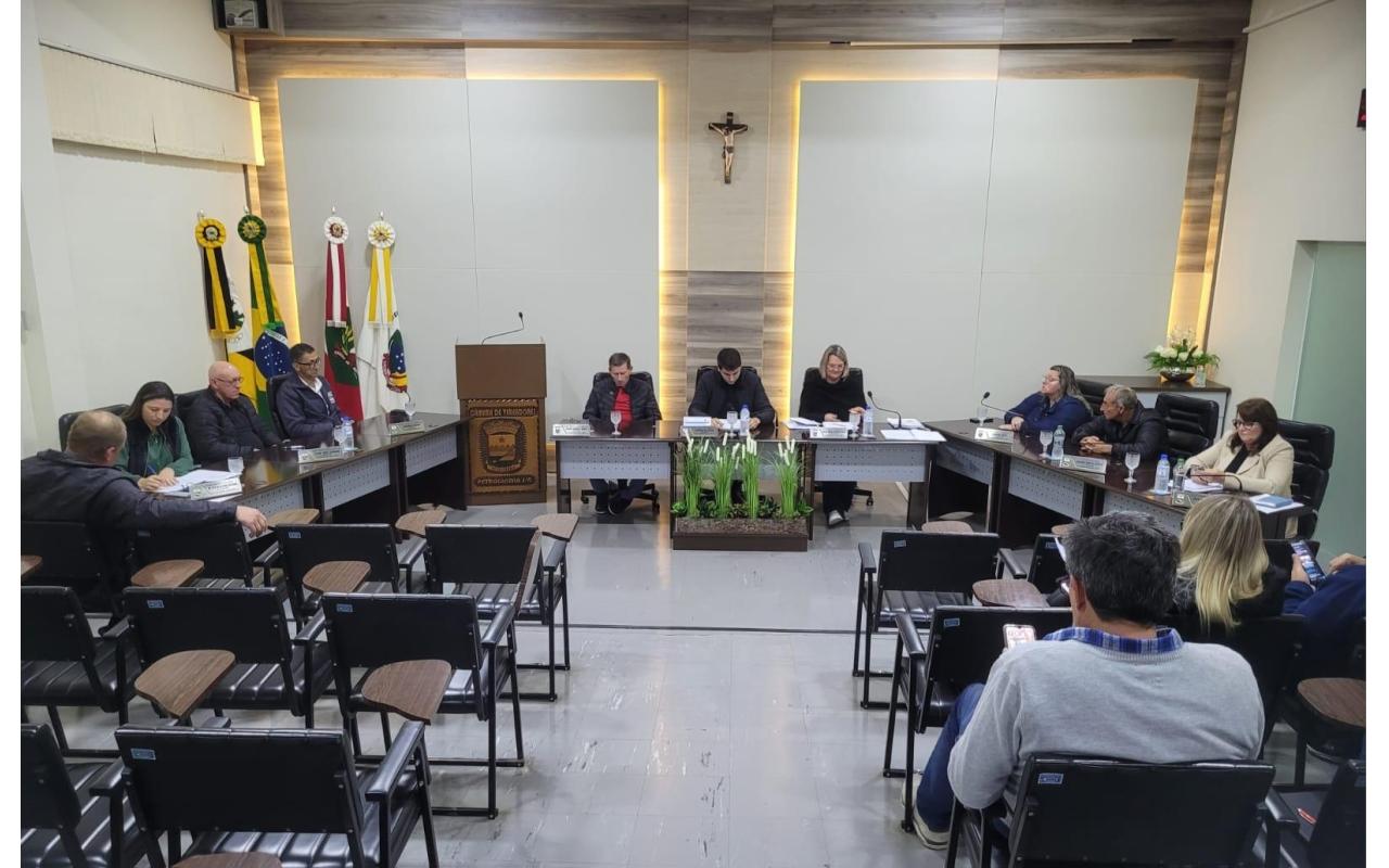 Prefeito, vice e secretários municipais de Petrolândia participam de sessão na Câmara de Vereadores