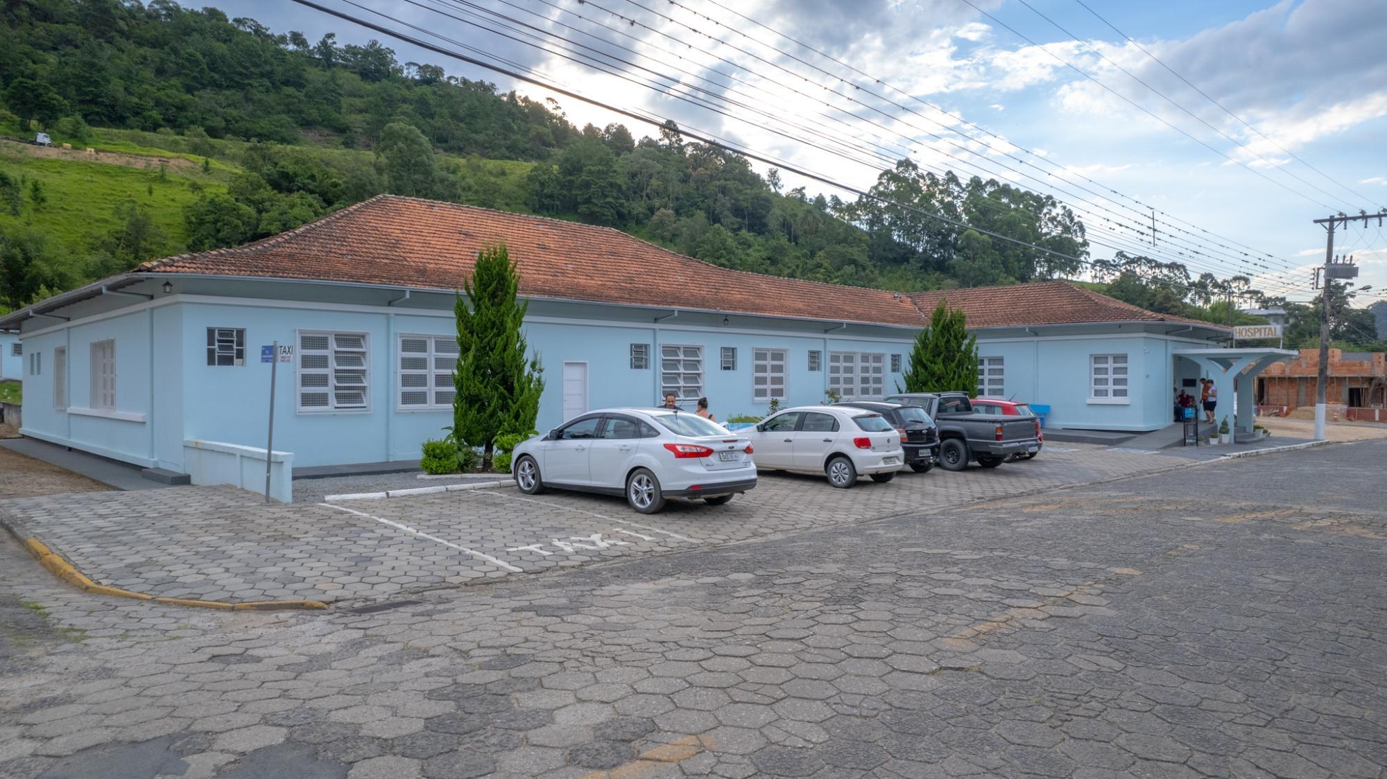 Prefeito visita hospital e fala sobre atendimento à população em Alfredo Wagner