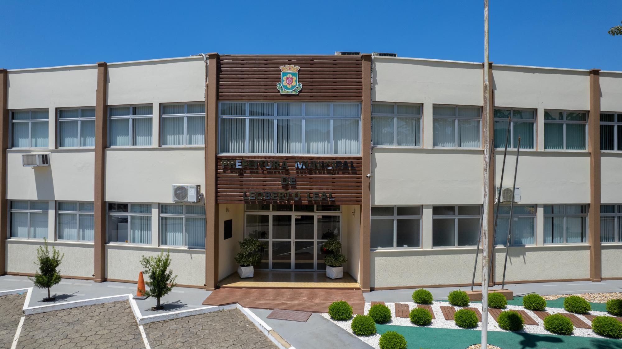 Prefeitura de Leoberto Leal adota regime de turno único a partir de segunda-feira (21)