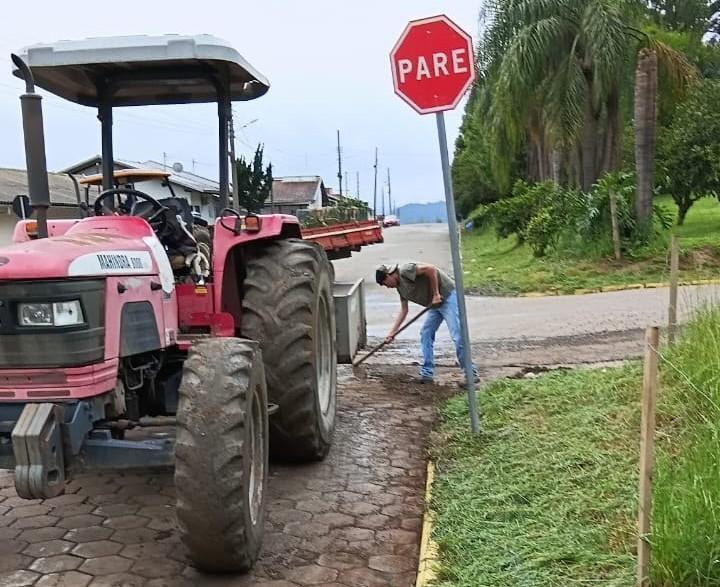 Prefeitura de Petrolândia realiza mutirão de limpeza no Centro da cidade