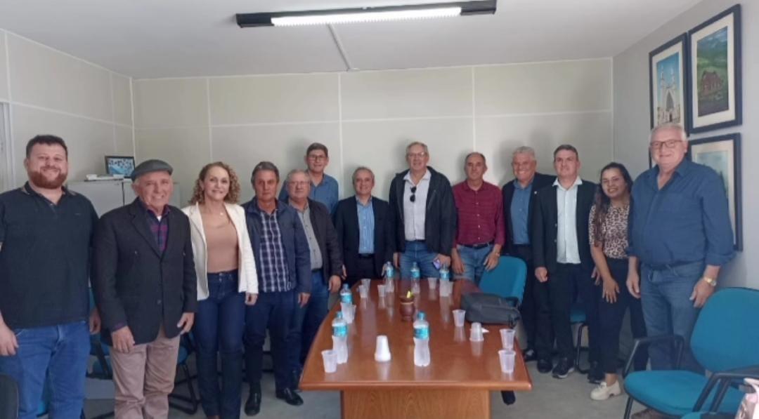 Presidente do BADESC apresenta linhas de crédito para prefeitos do Alto Vale