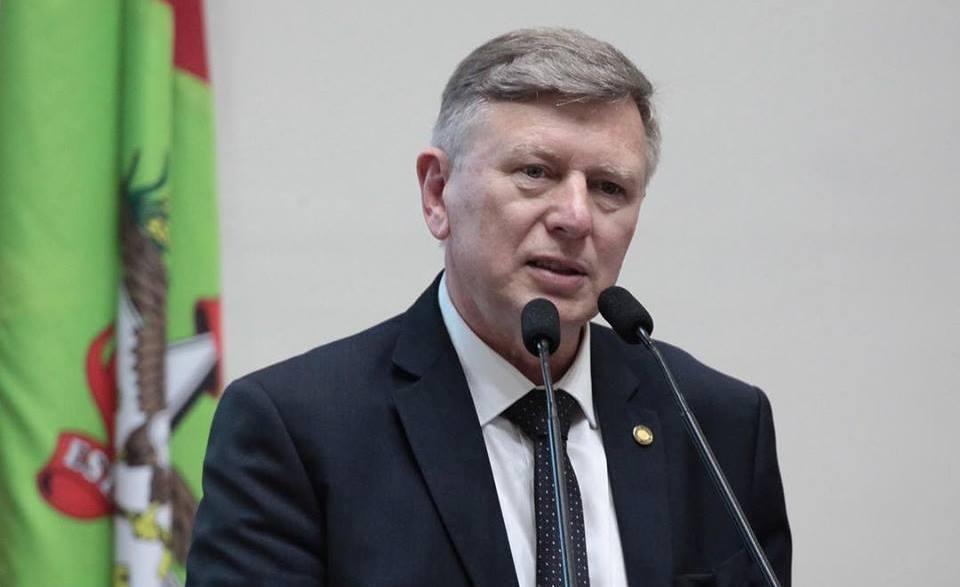 Presidente do PSD de SC, deputado Milton Hobus anuncia desfiliação 