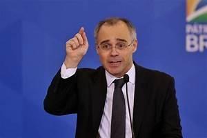 Presidente Jair Bolsonaro indica André Luiz de Almeida Mendonça para a vaga de ministro do STF