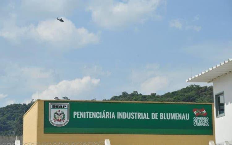 Preso matou colega de cela e arrancou coração porque achou que seria assassinado em Blumenau