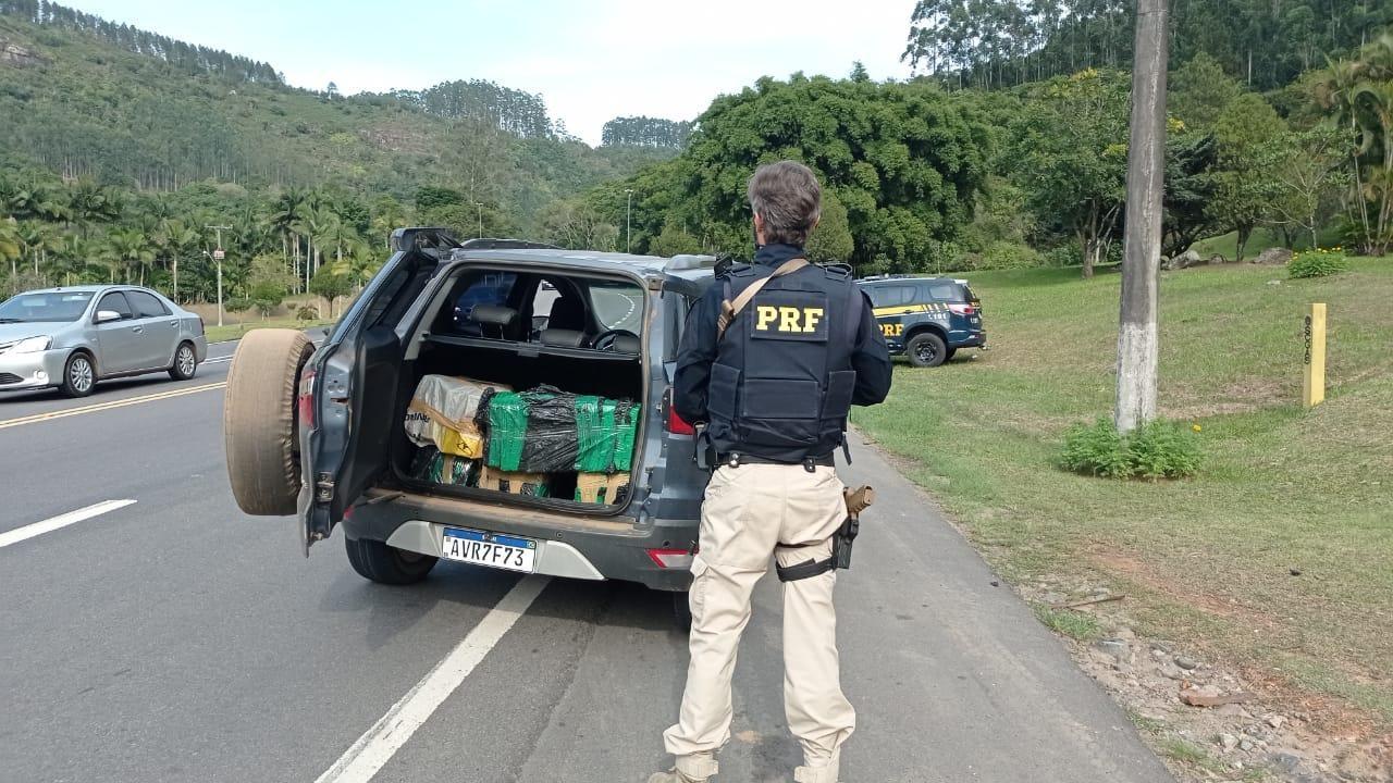 PRF apreende drogas em veículo com registro de furto
