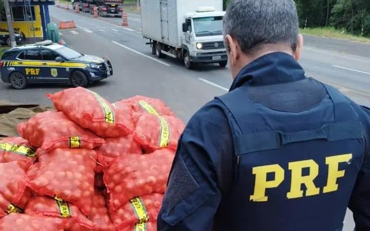 Polícia Rodoviária Federal aprende 1,2 tonelada de maconha em carga de cebola