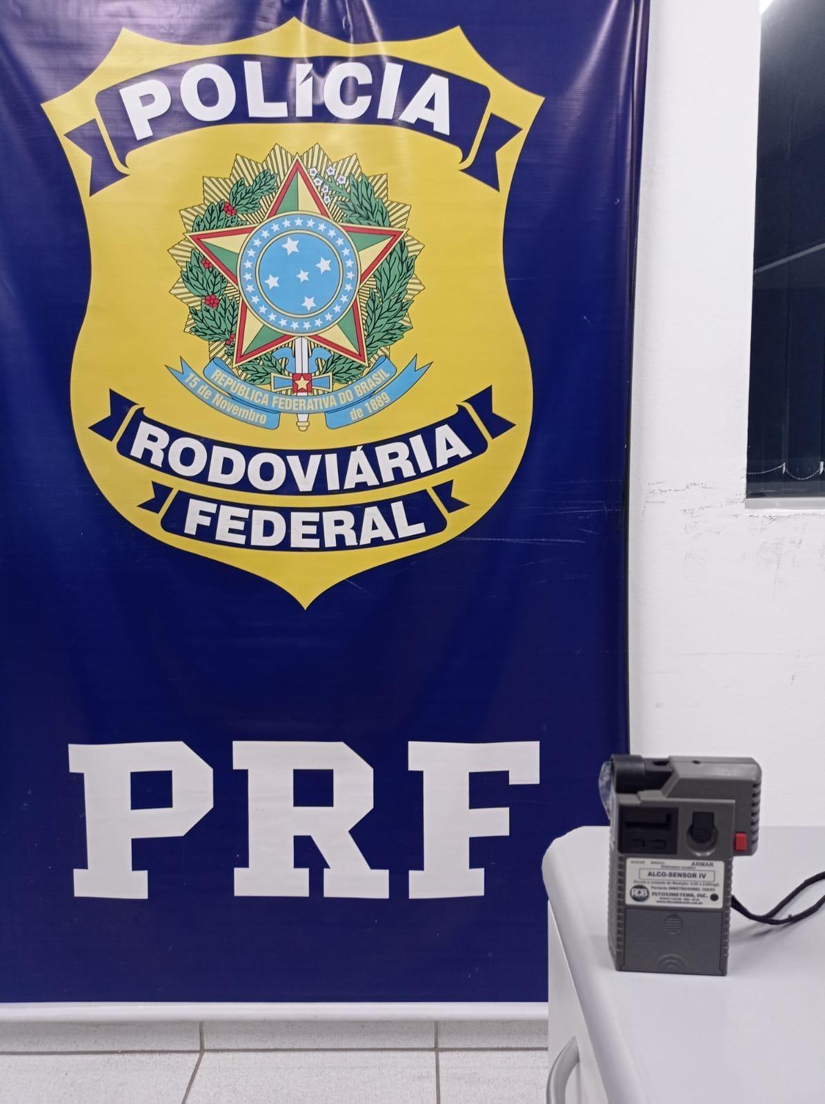 Condutor embriagado que não era habilitado e transitava pelo acostamento é preso no Alto Vale