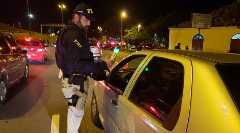 PRF flagra 359 motoristas embriagados no final de semana nas rodovias federais catarinenses