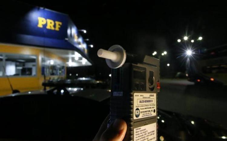 PRF flagra 492 motoristas embriagados nas rodovias de SC durante o fim de semana 