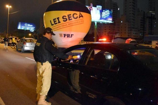 PRF flagra 91 motoristas bêbados nas rodovias federais de SC no fim de semana