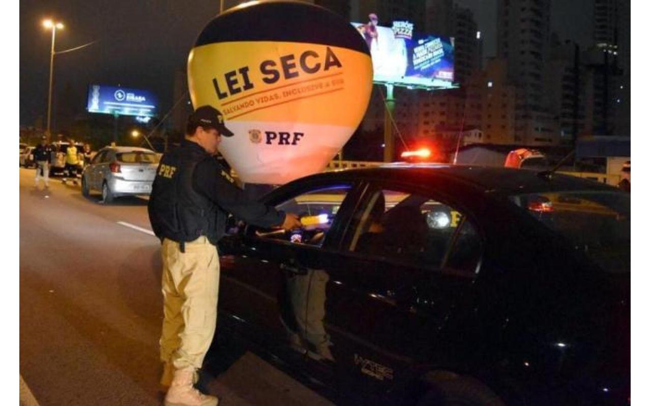 PRF flagra 91 motoristas bêbados nas rodovias federais de SC no fim de semana