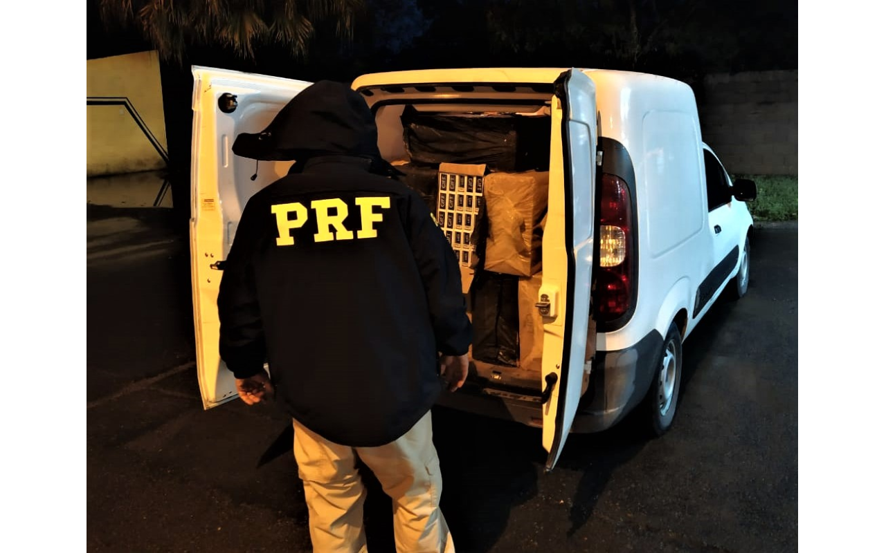 PRF localiza 17.500 mil maços de cigarros contrabandeados na BR-470 em Ibirama