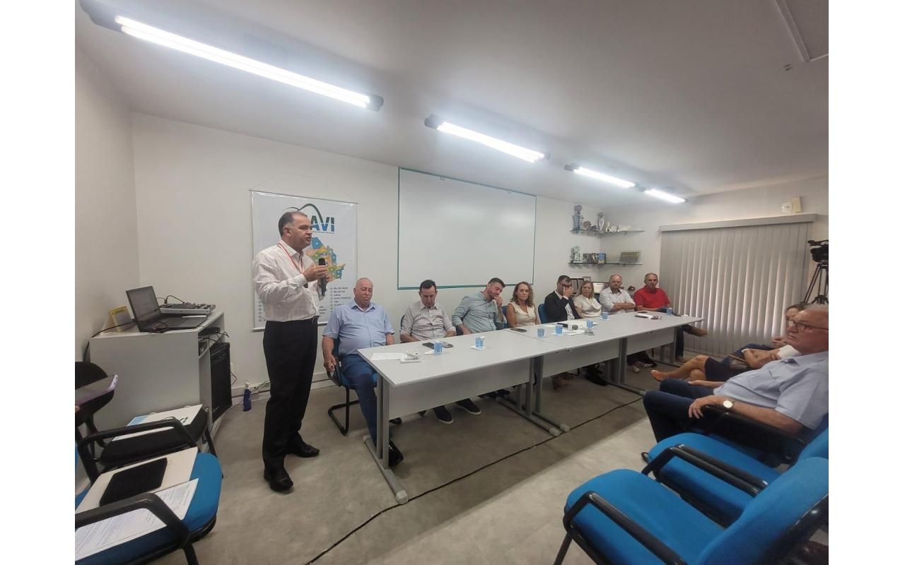 Primeira assembleia da AMAVI reuni Deputados e Secretários do Estado