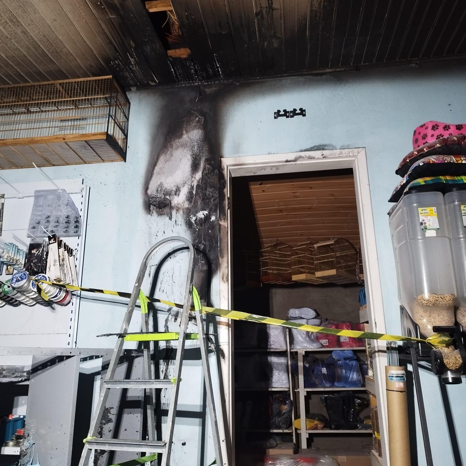Princípio de incêndio atinge estabelecimento comercial em Chapadão do Lageado