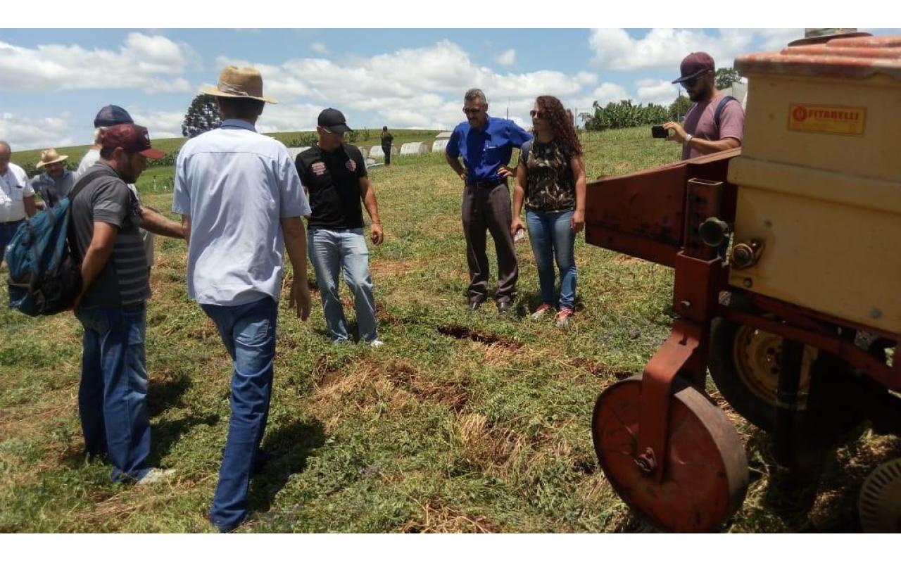 Produtores rurais de Lages realizam visita técnica em Ituporanga 