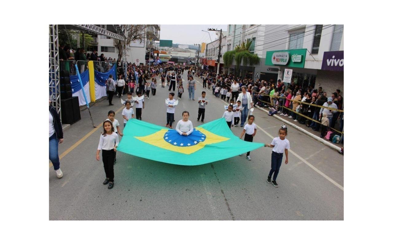 Professora Aracy Santos Sens destaca a importância do patriotismo no Dia da Independência 