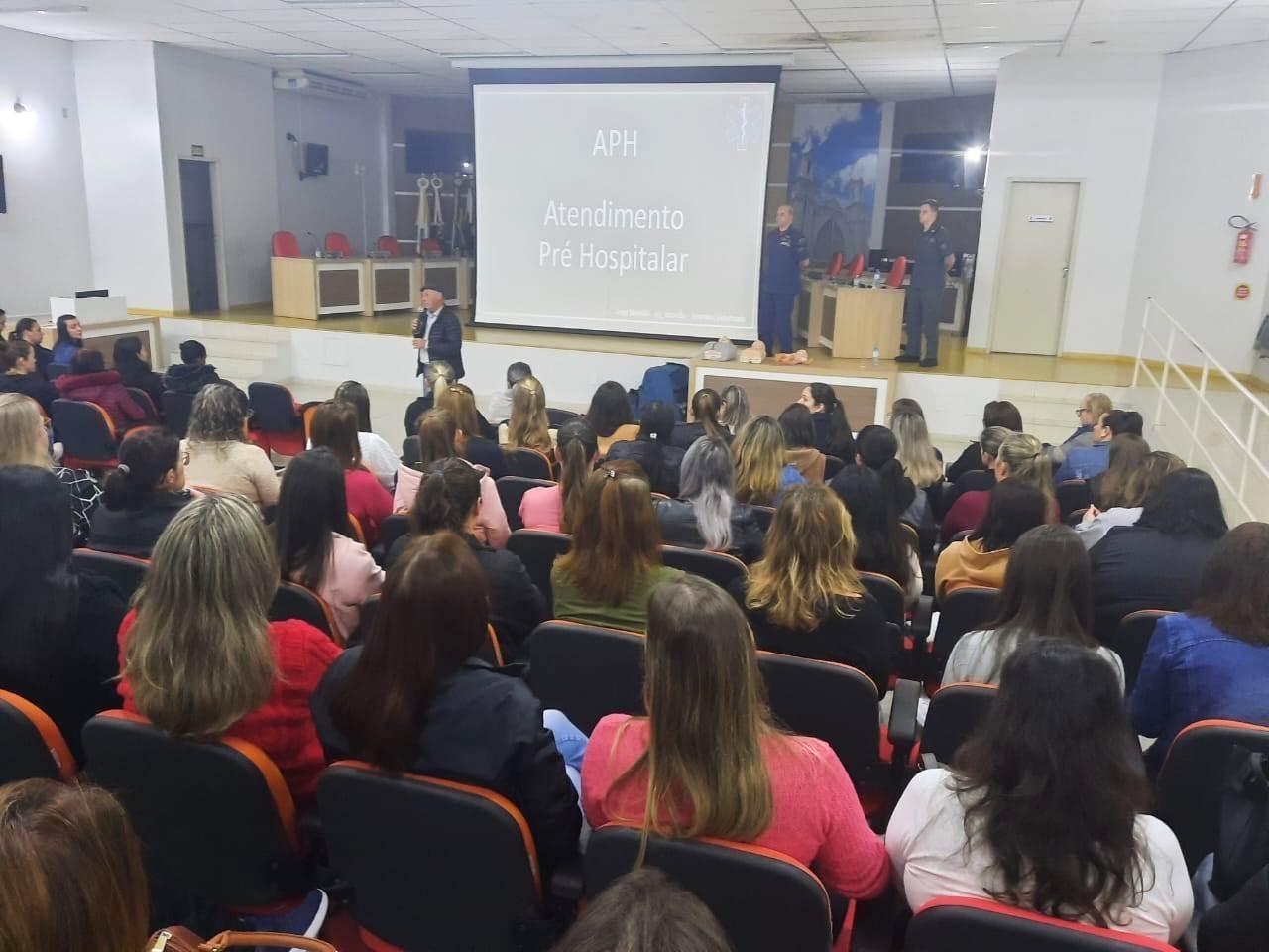 Profissionais de educação de Ituporanga passam por capacitação de primeiros socorros