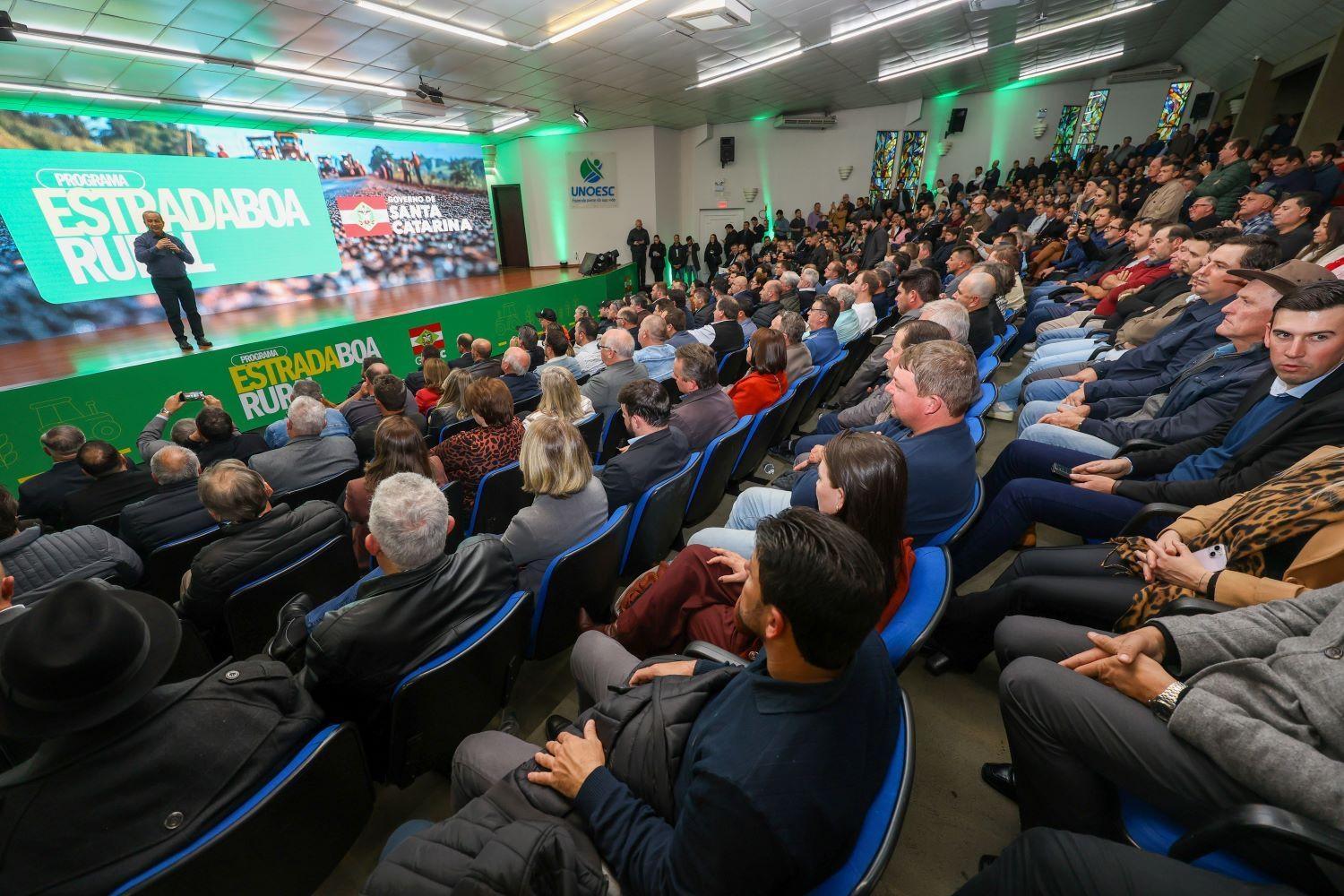 Programa Estrada Boa Rural promete pavimentação de estradas no interior de SC