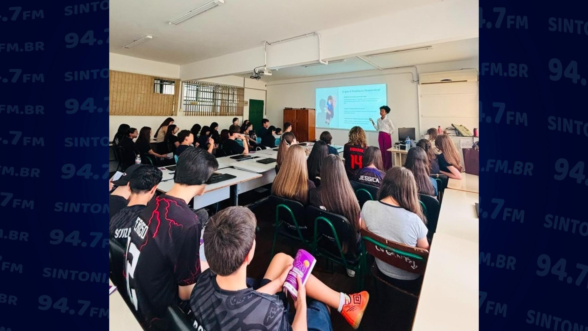 Programa leva prevenção à violência contra a mulher para escolas de Rio do Sul