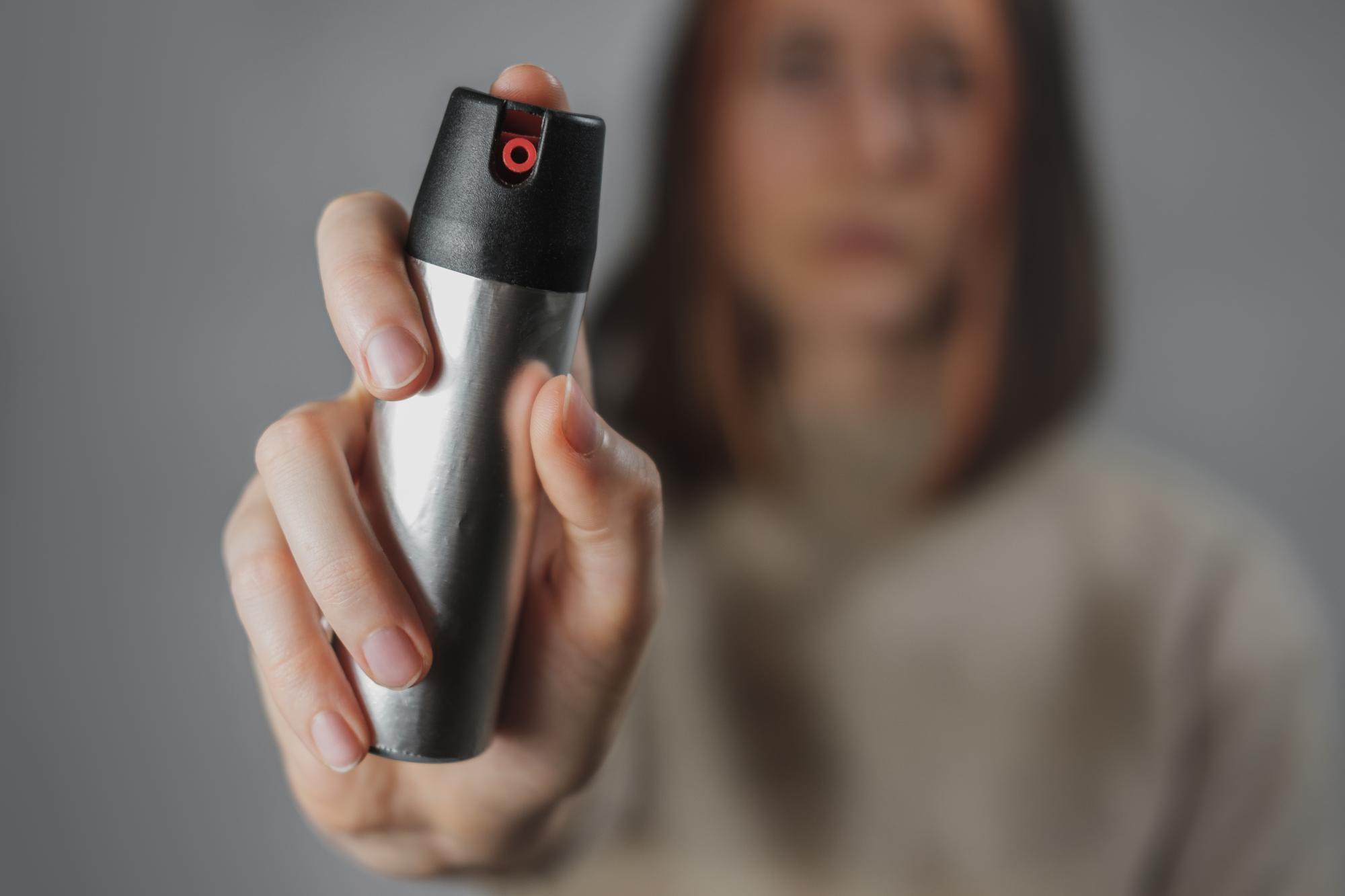 Projeto prevê spray de pimenta para defesa de mulheres com medida protetiva em SC